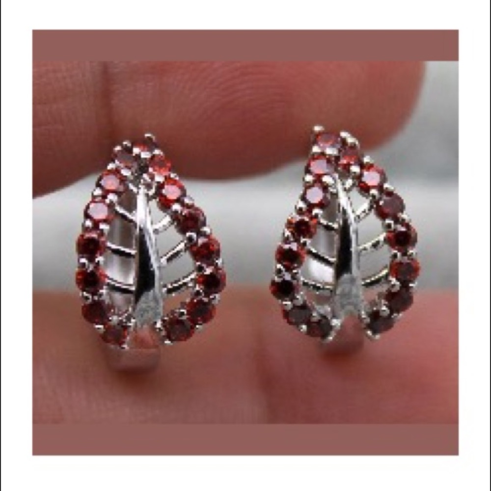 ✅🌹White Gold Filled Gems Hollow Leaves Earrings